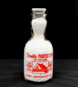 Botella de leche antigua - Imagen cortesía de liveauctioneers.com y Rich Penn Auctions