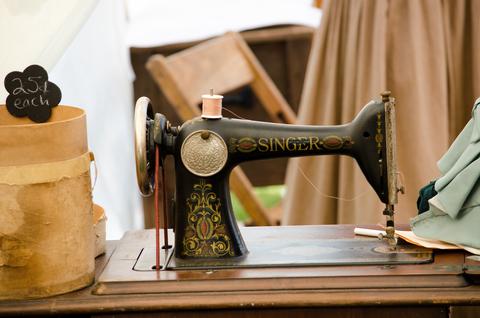 antigua máquina de coser cantante