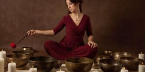 227908-800x534r1-woman-playing-tibetan-singing-bowls.jpg