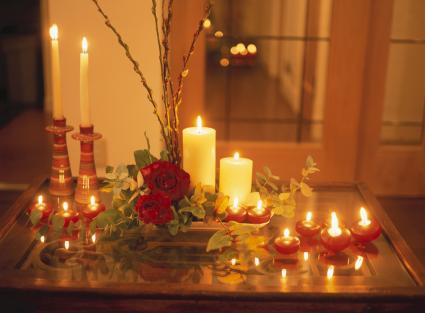 Juego de mesa para Navidad con velas y centro de mesa