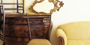 Estilos y valores de sillas con respaldo de escalera antiguo