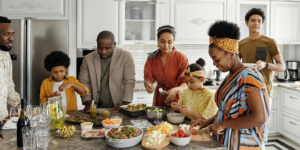 45 temas de discusión y preguntas para hacer durante una comida familiar