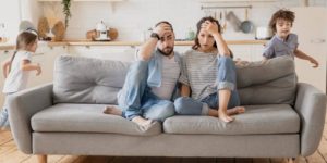 10 factores estresantes familiares comunes y cómo manejarlos