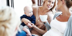 15 actividades grupales de mamás para reír y aprender